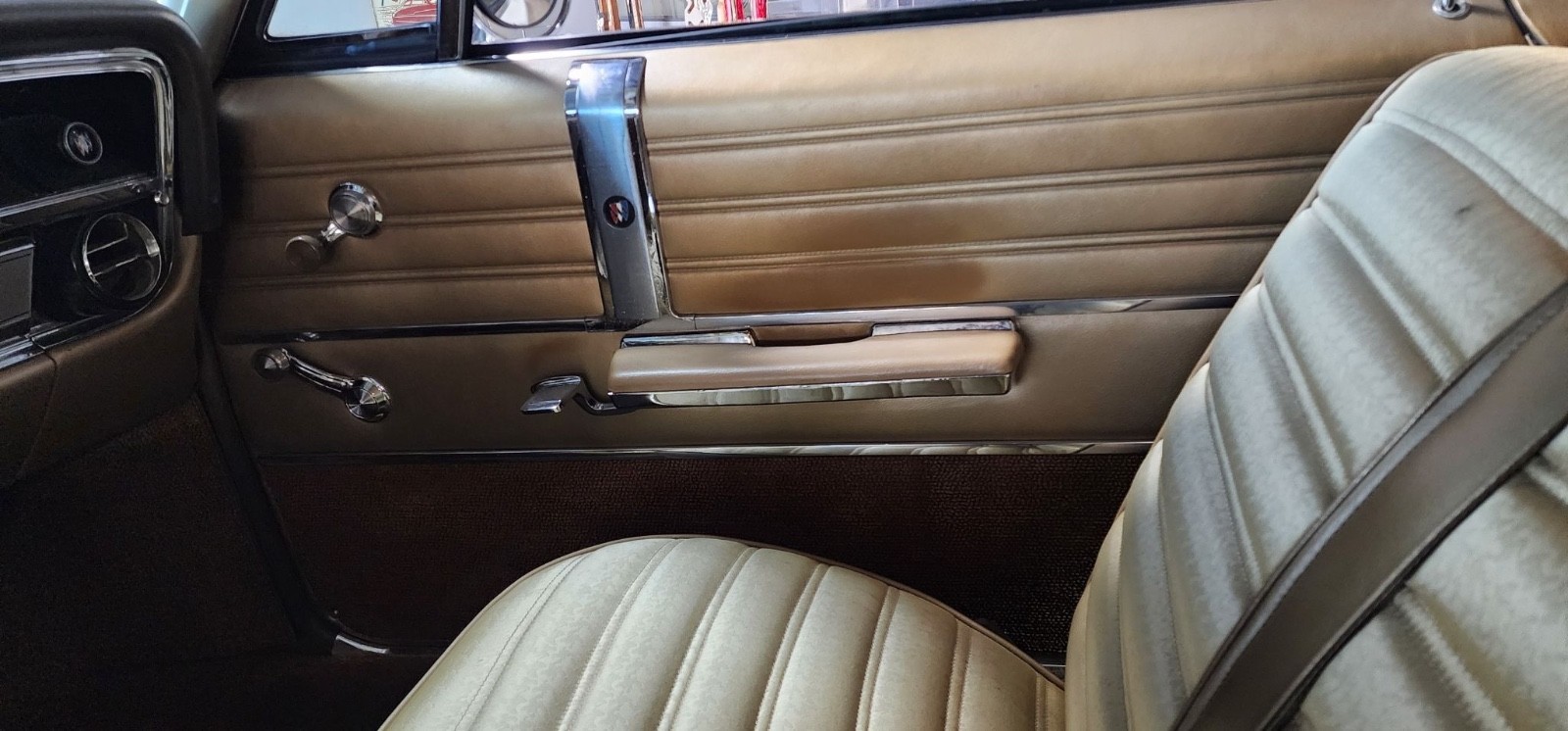 Buick-Wildcat-1967-Coupe-17