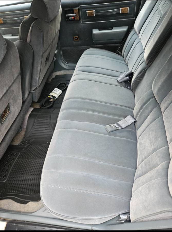 Buick-century-1986-white-10