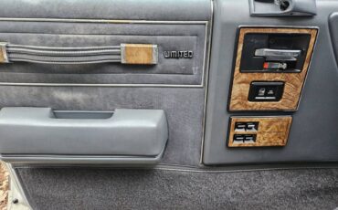 Buick-century-1986-white-6