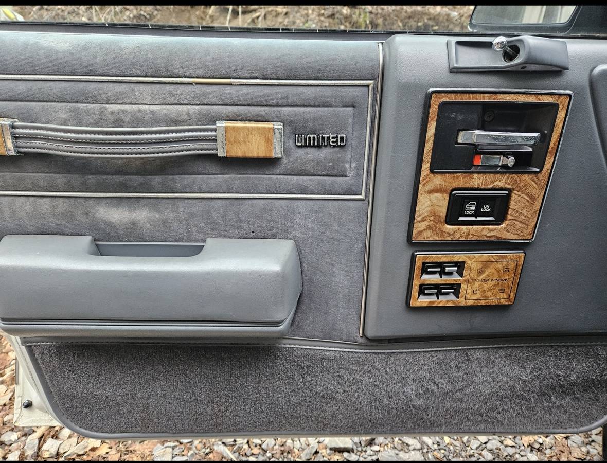 Buick-century-1986-white-6