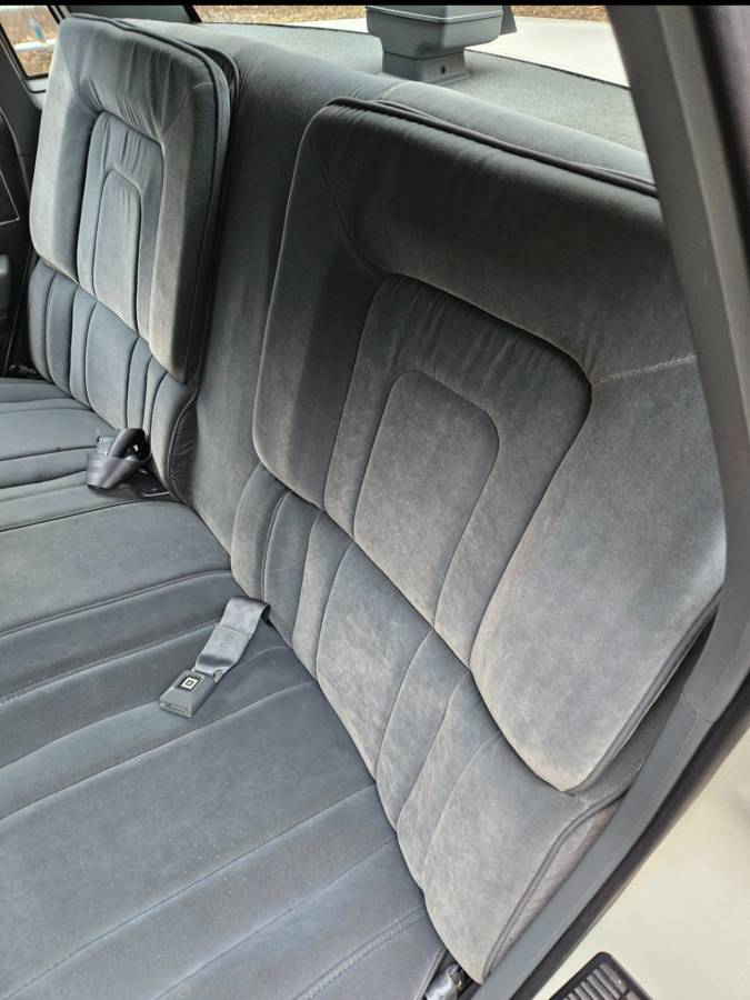 Buick-century-1986-white-8