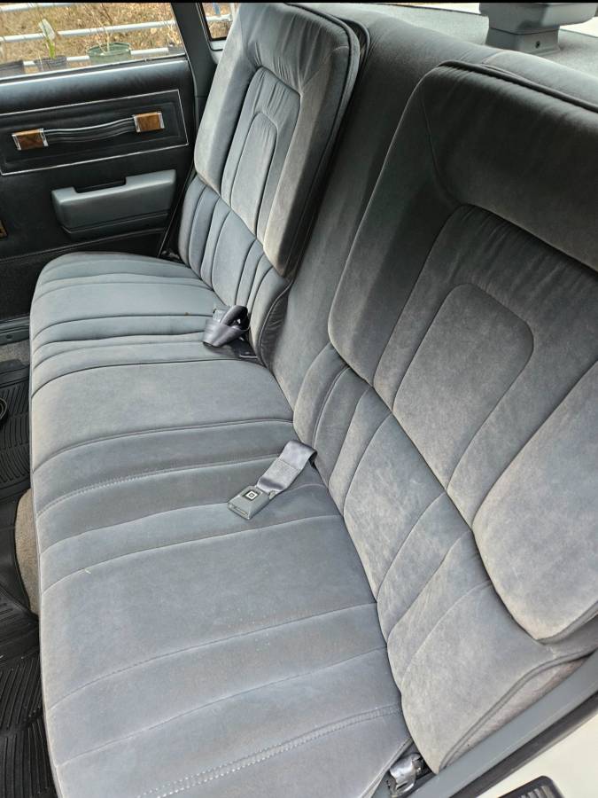 Buick-century-1986-white-9