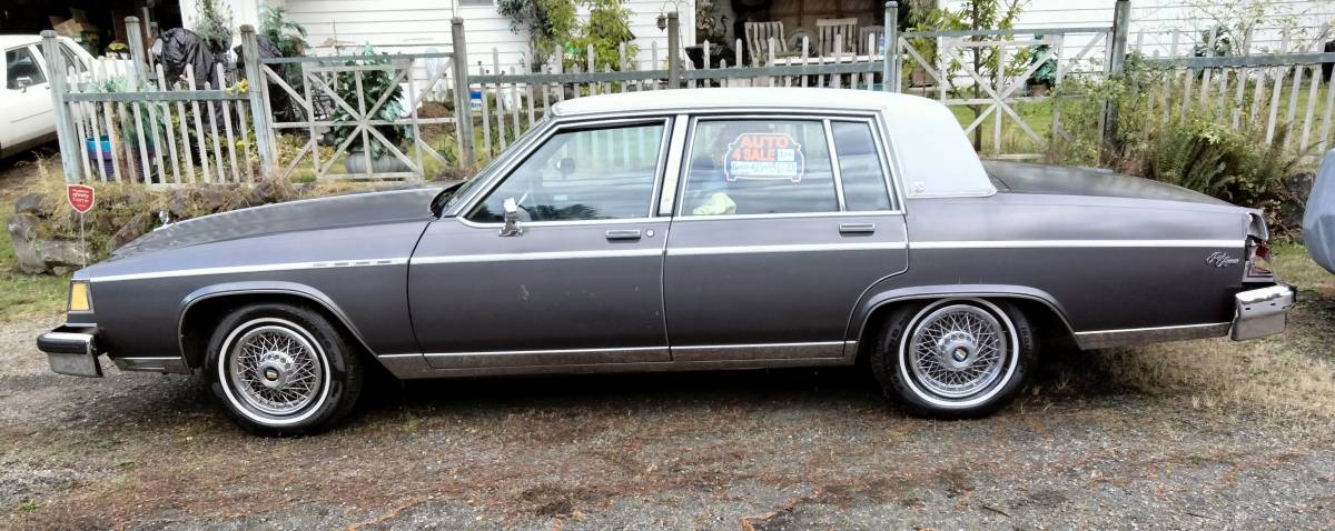Buick-electra-park-avenue-1982-grey-2