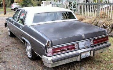 Buick-electra-park-avenue-1982-grey-3