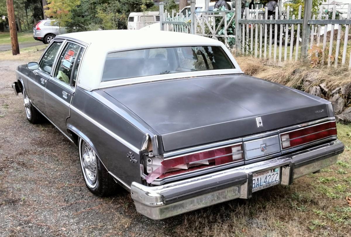 Buick-electra-park-avenue-1982-grey-3