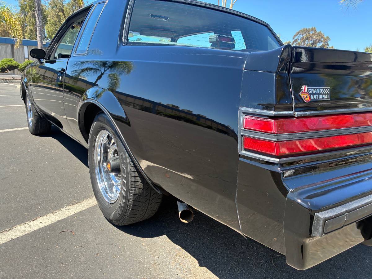 Buick-grand-national-1987-black-12