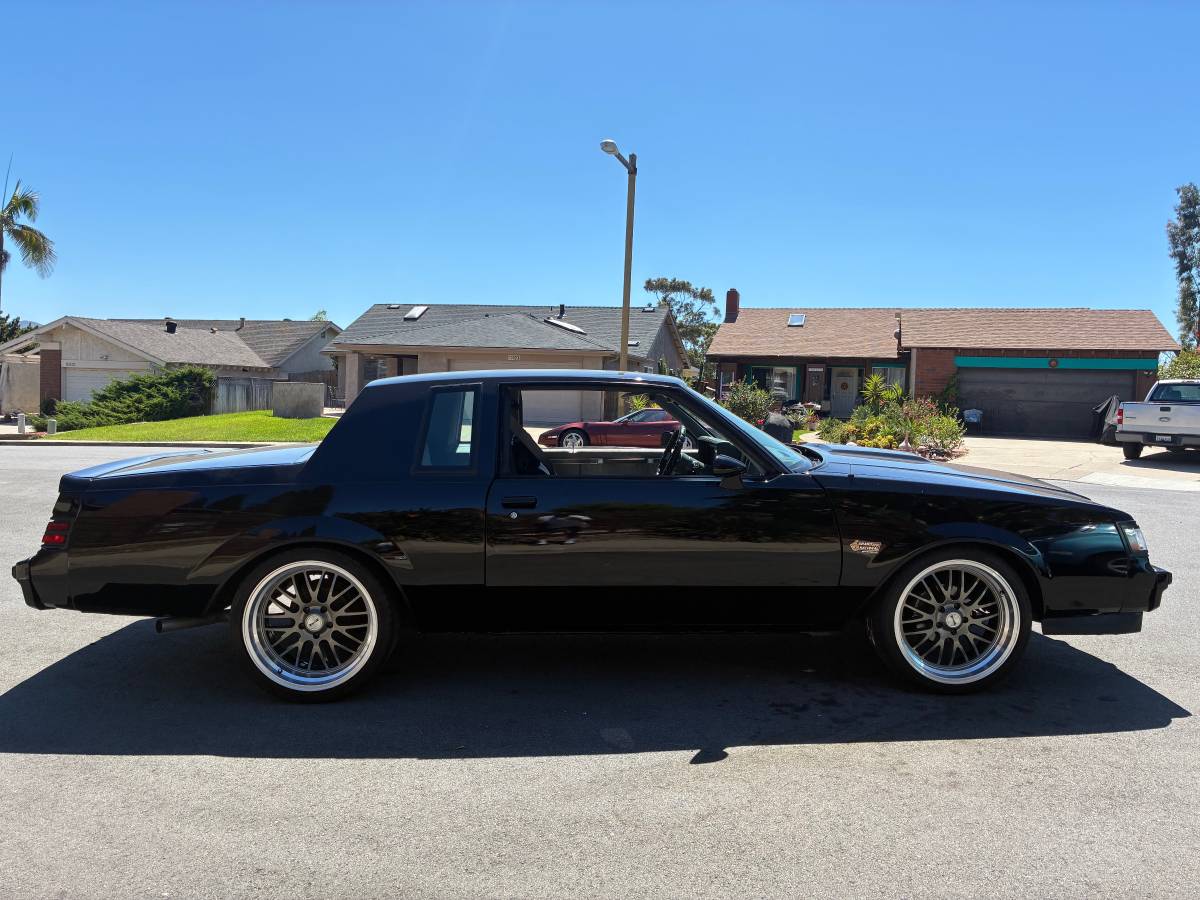 Buick-grand-national-1987-black-3
