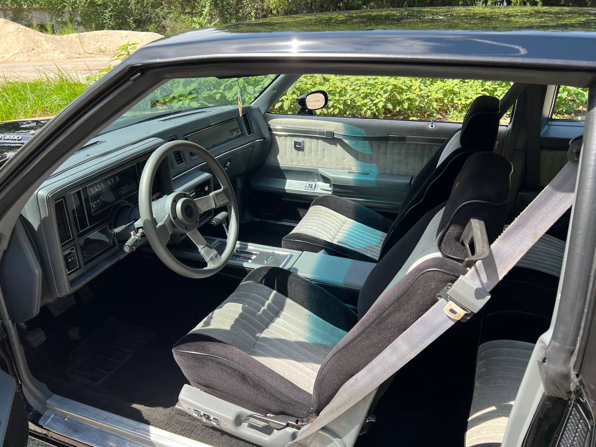 Buick-grand-national-1987-black-4