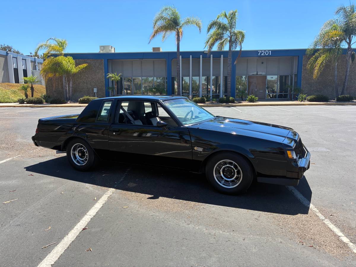 Buick-grand-national-1987-black-4