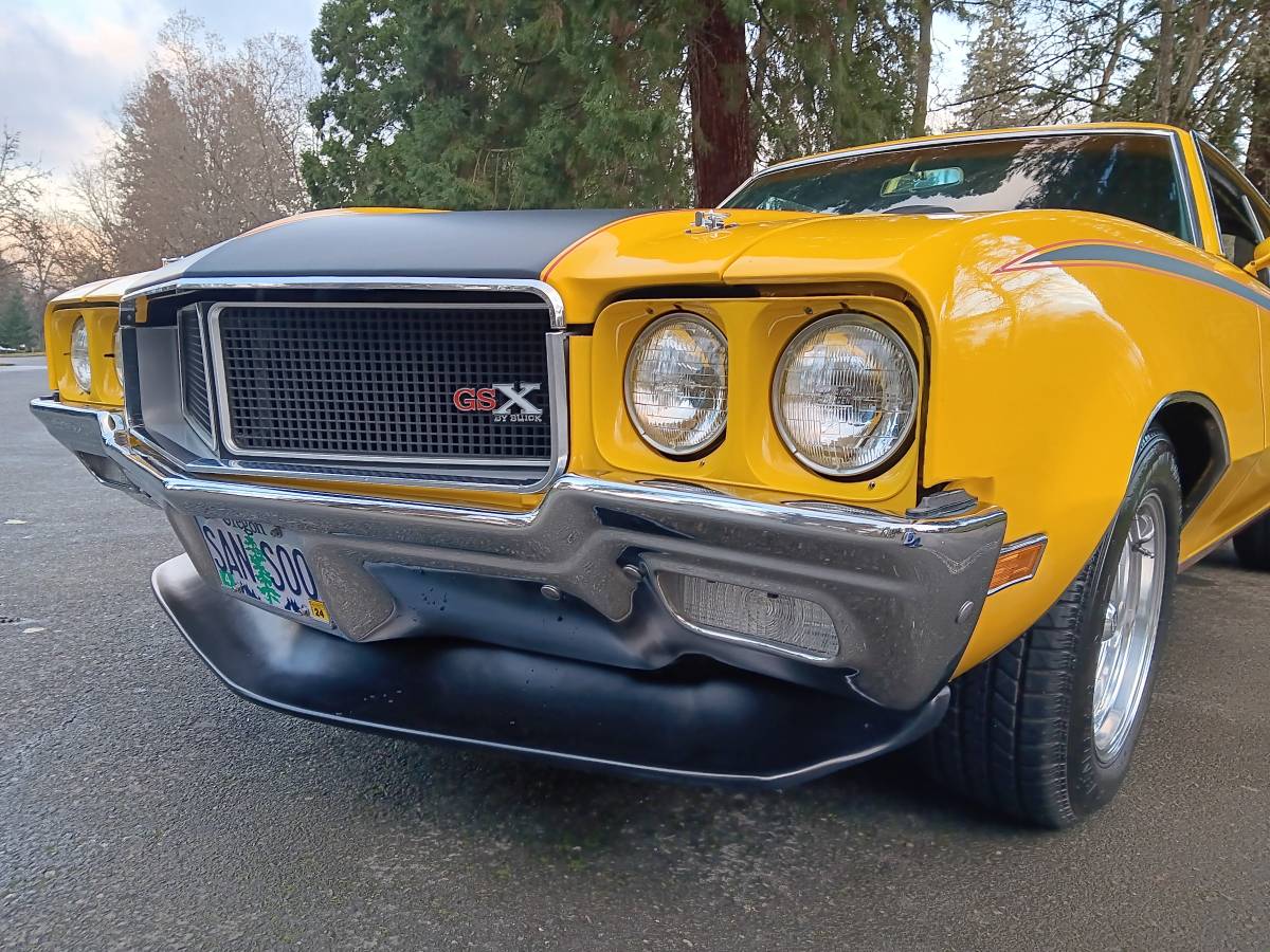 Buick-gsx-1970-yellow-32