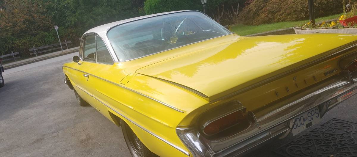 Buick-invicta-1961-yellow-2