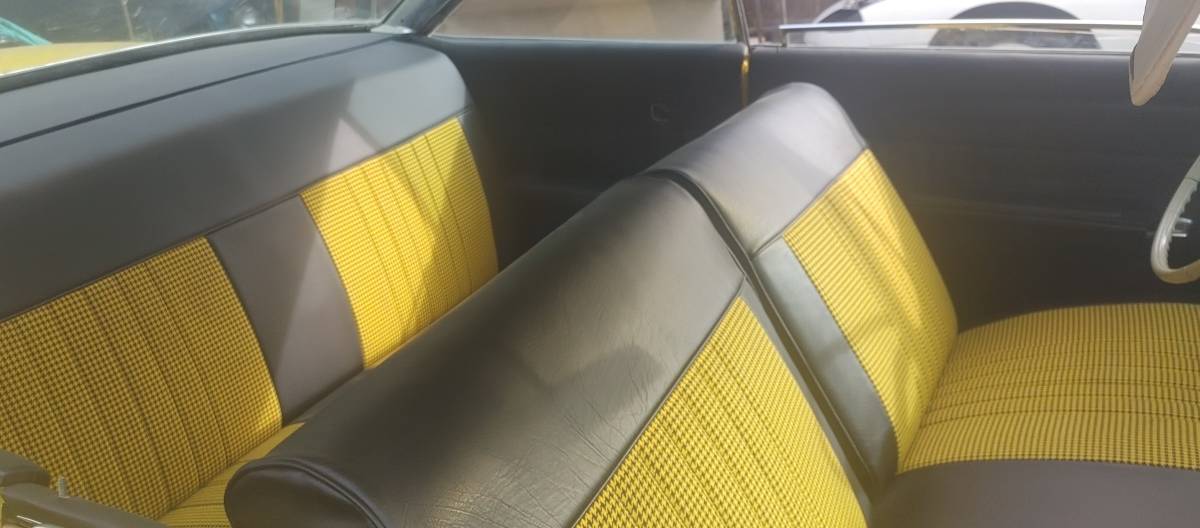 Buick-invicta-1961-yellow-5