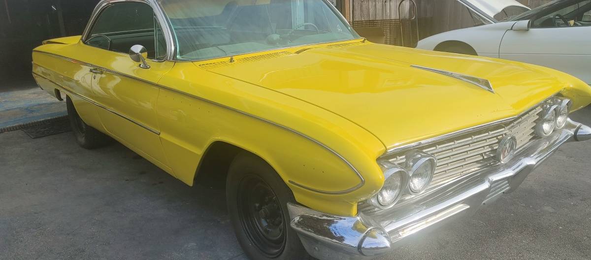 Buick-invicta-1961-yellow-6