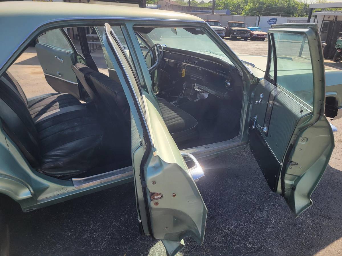 Buick-lasabre-1966-green-17
