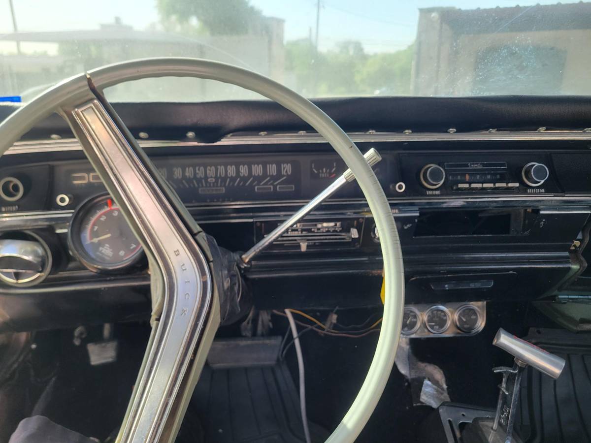 Buick-lasabre-1966-green-2
