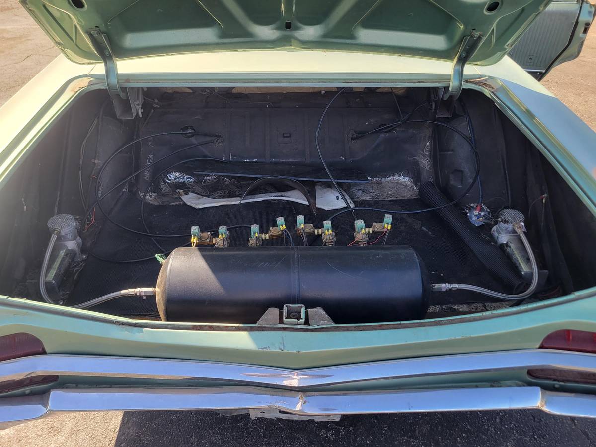 Buick-lasabre-1966-green-21