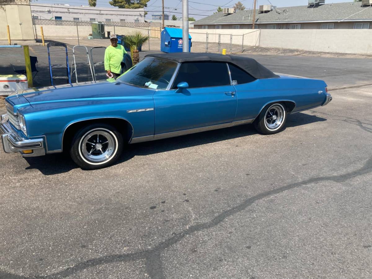 Buick-lesabre-1975-blue-2