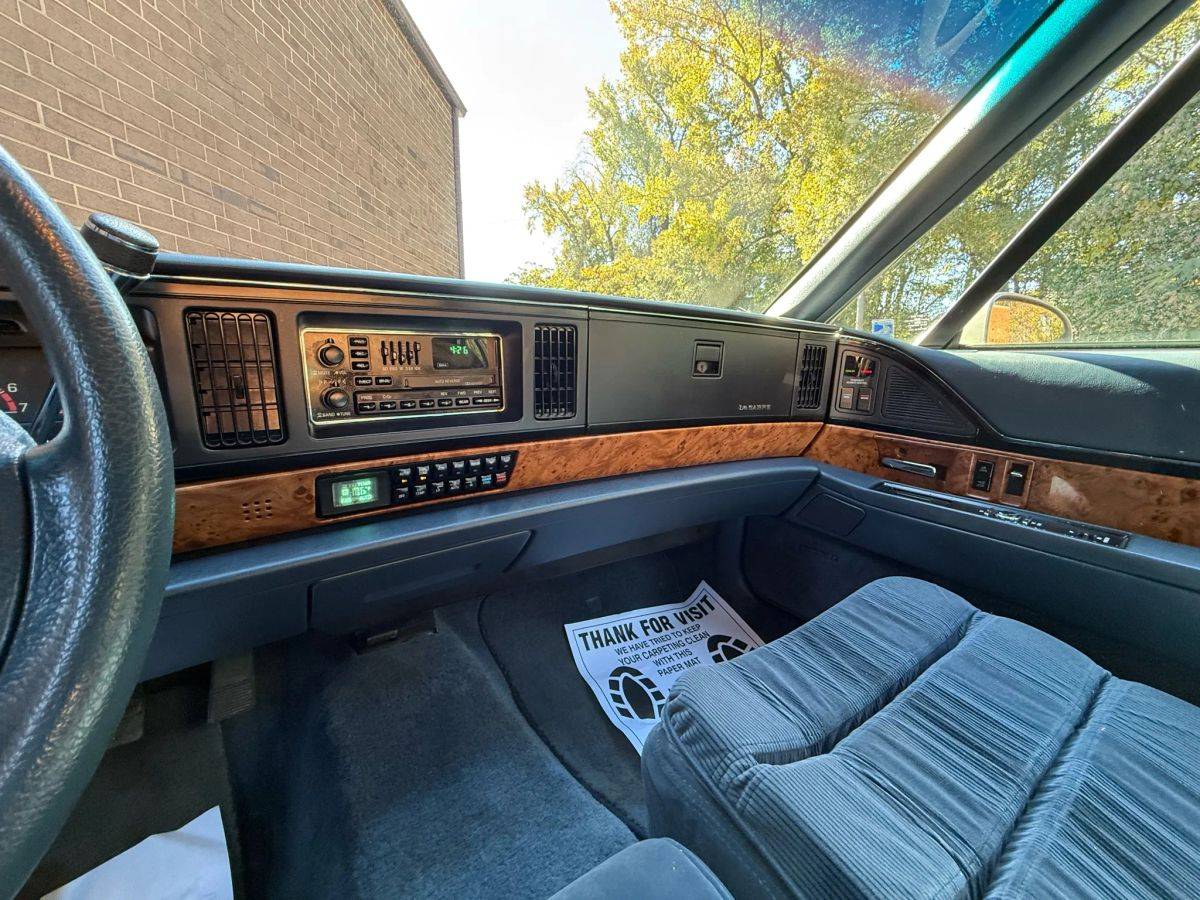 Buick-lesabre-1993-custom-128