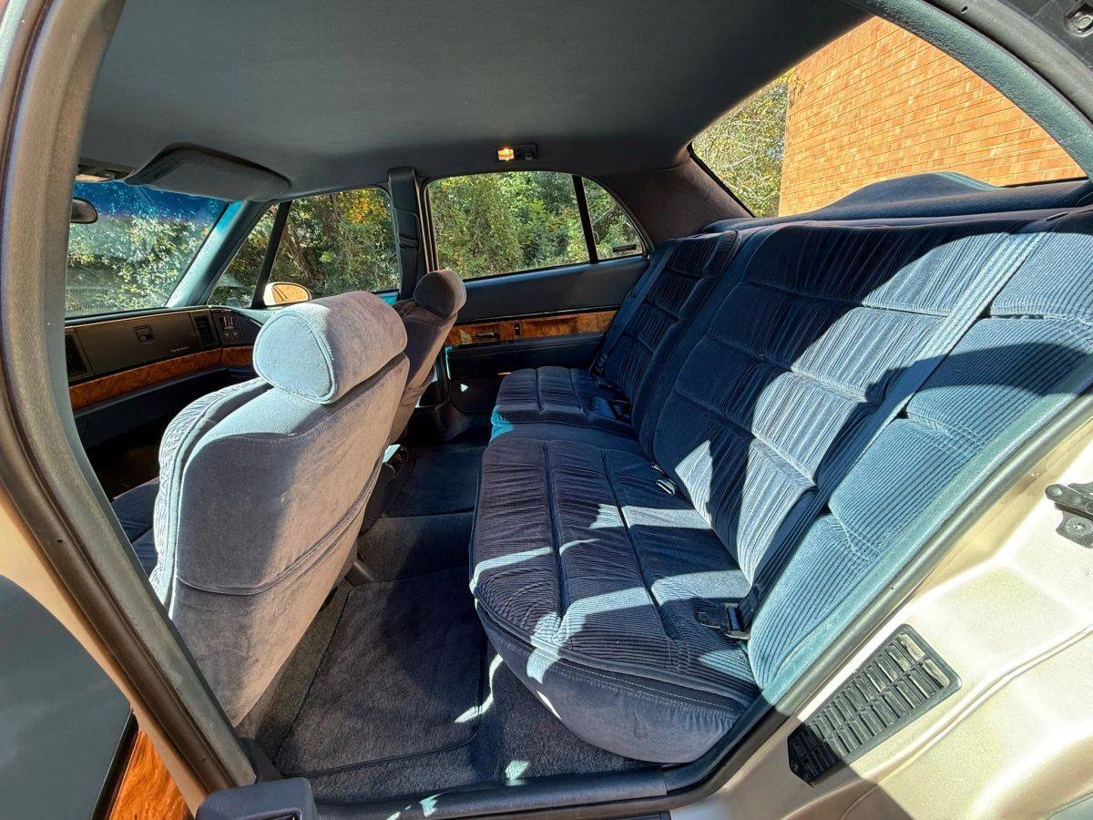Buick-lesabre-1993-custom-132