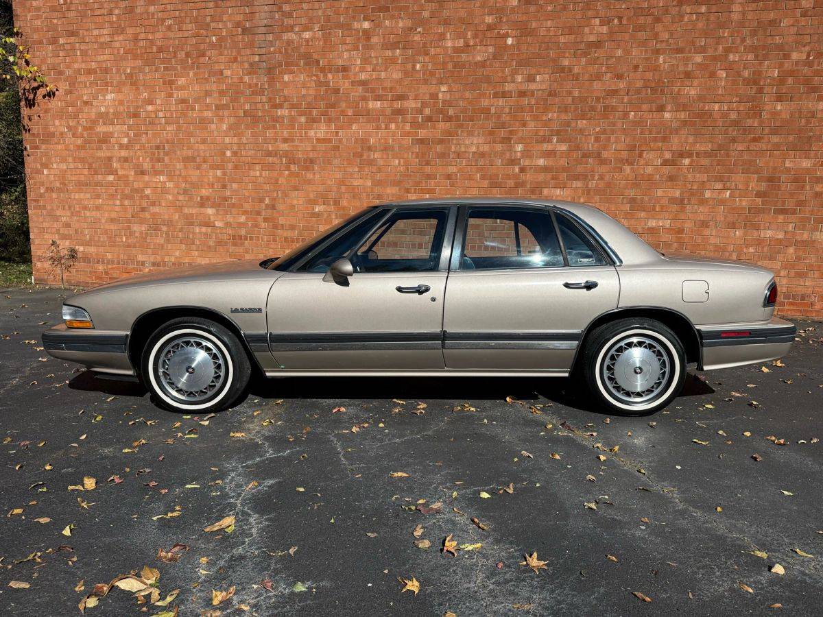 Buick-lesabre-1993-custom-40