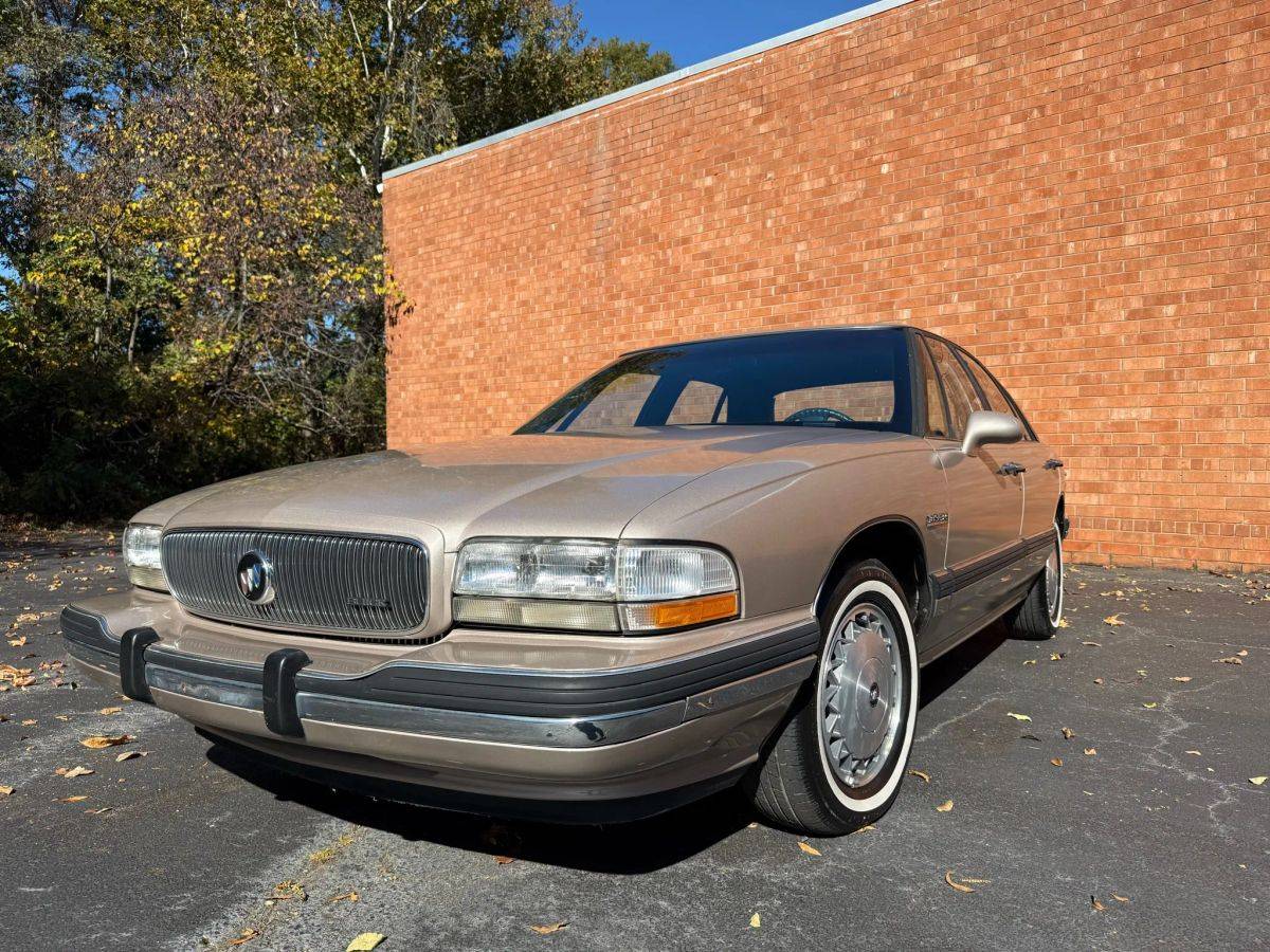 Buick-lesabre-1993-custom-41