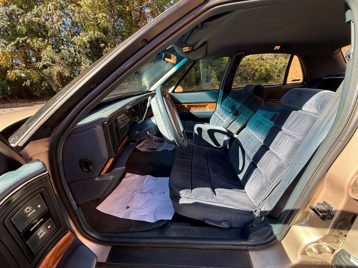 Buick-lesabre-1993-custom-74