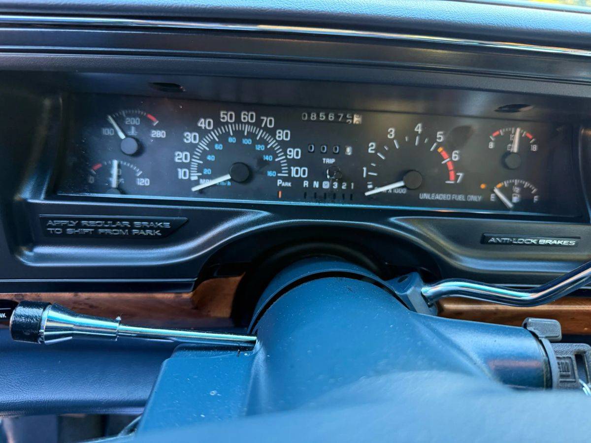 Buick-lesabre-1993-custom-8