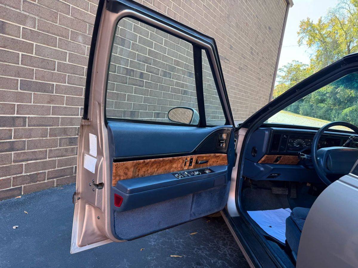 Buick-lesabre-1993-custom-85