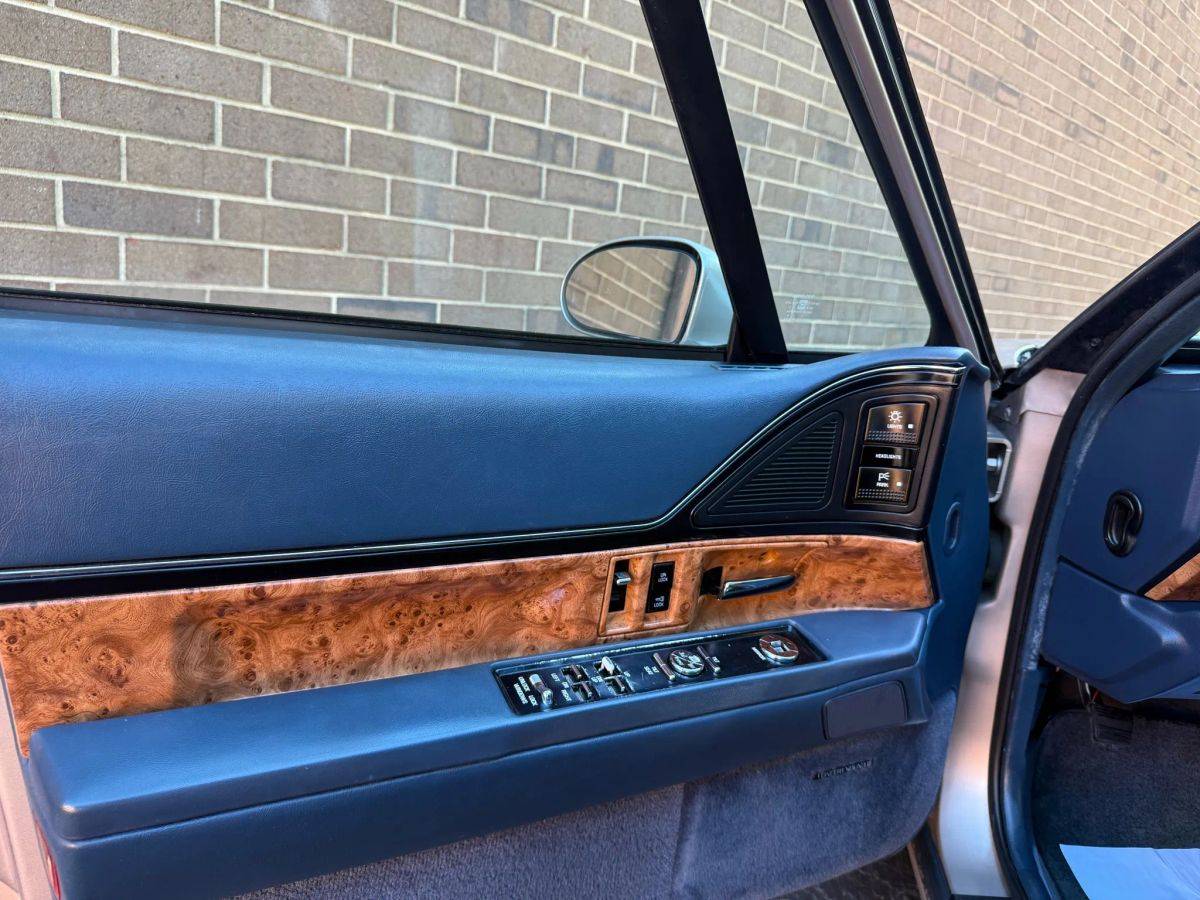 Buick-lesabre-1993-custom-88