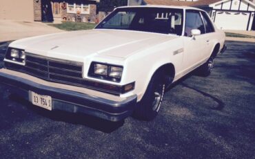 Buick-lesabre-sport-coupe-1978-white-3