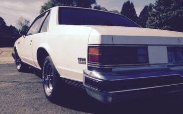Buick-lesabre-sport-coupe-1978-white