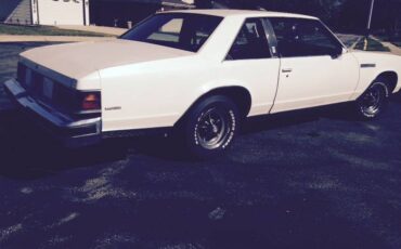 Buick-lesabre-sport-coupe-1978-white-5