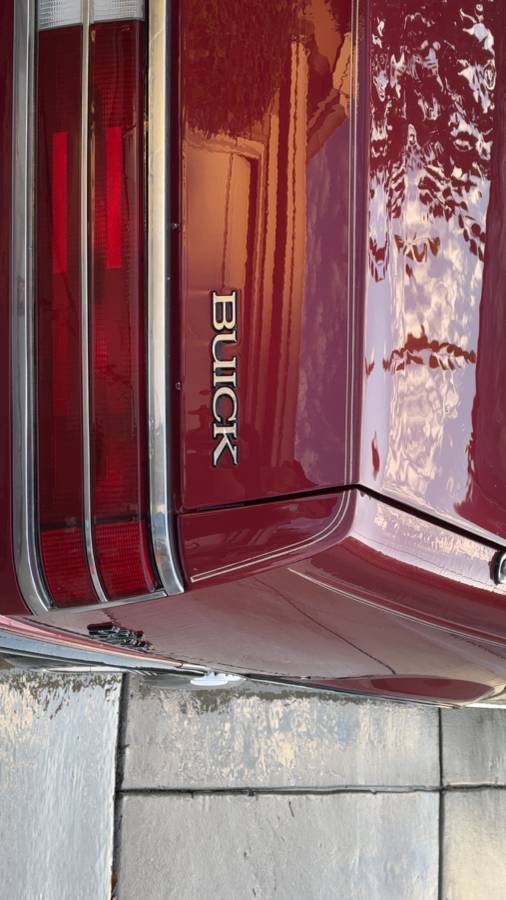 Buick-park-avenue-ultra-1985-red-2