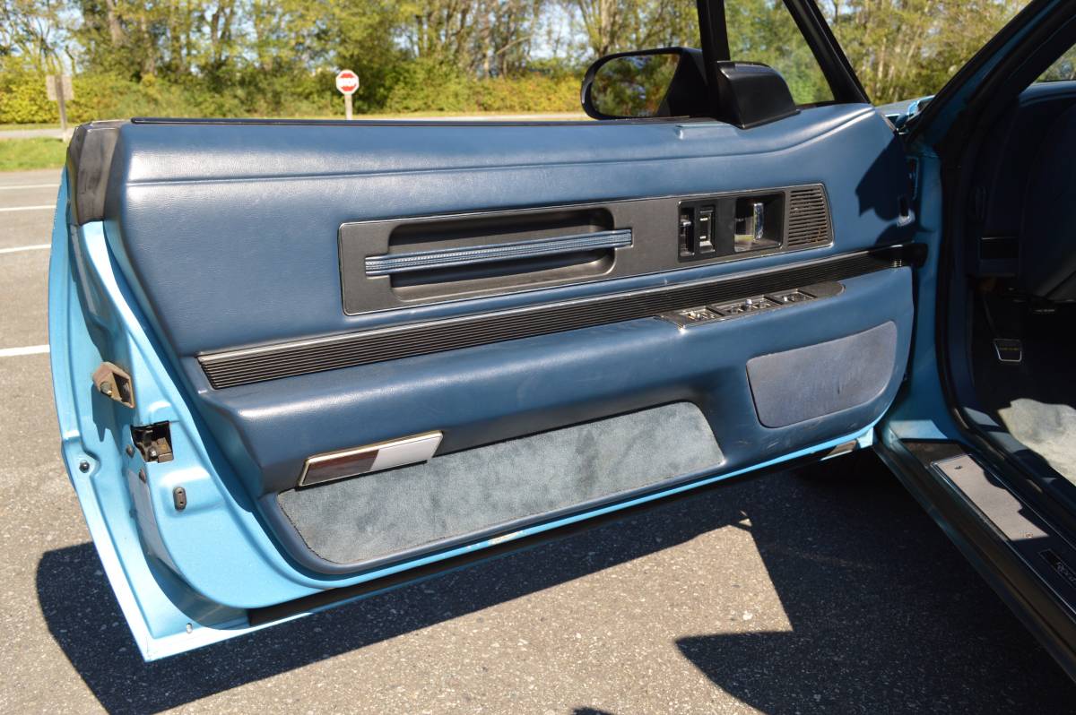 Buick-reatta-1990-blue-4