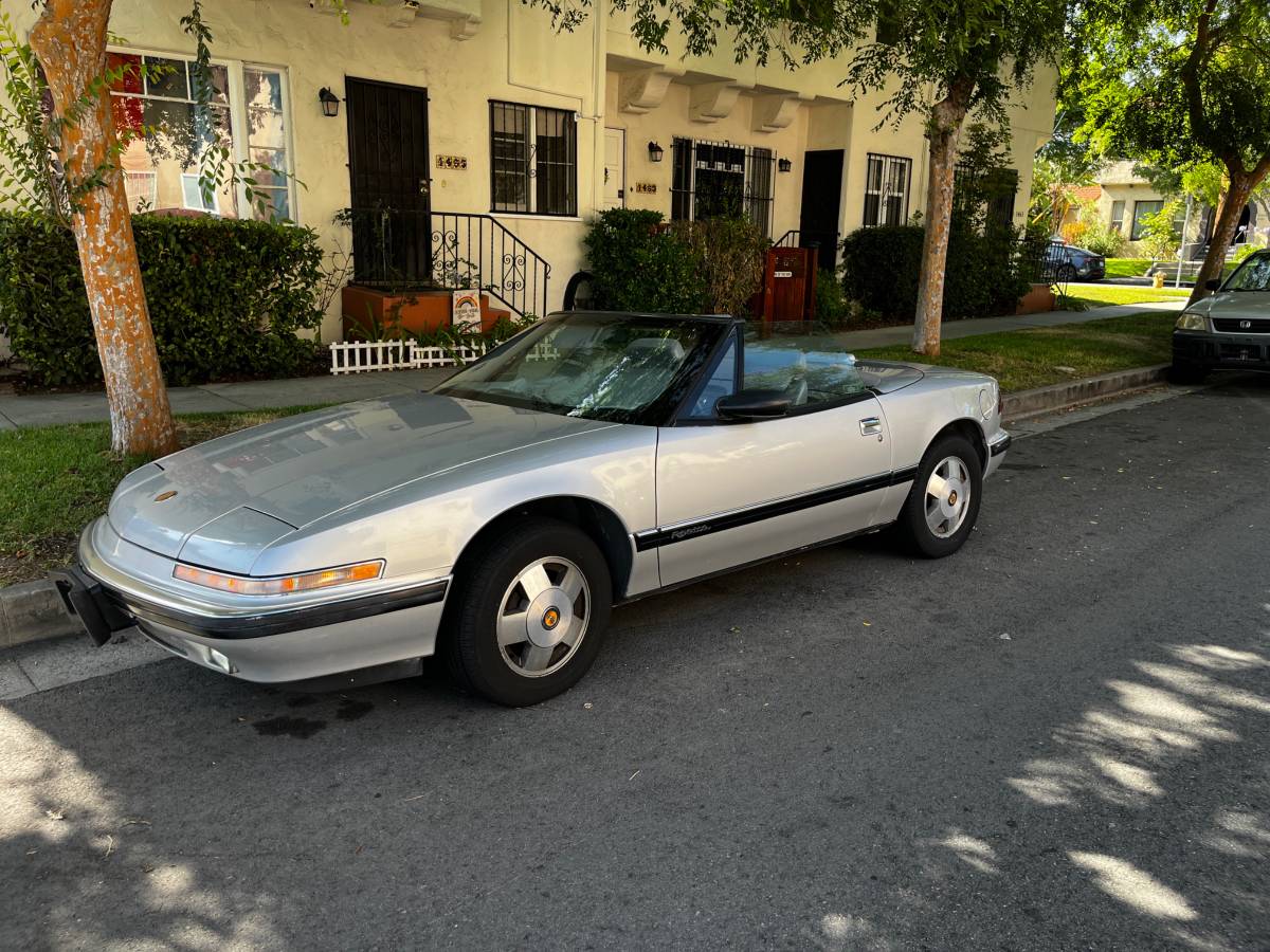 Buick-reatta-1990-silver-11