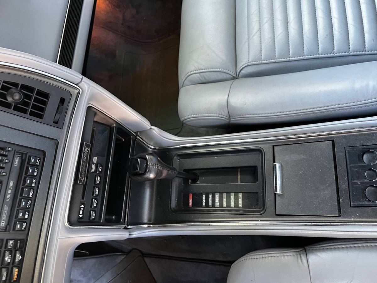 Buick-reatta-1990-silver-15