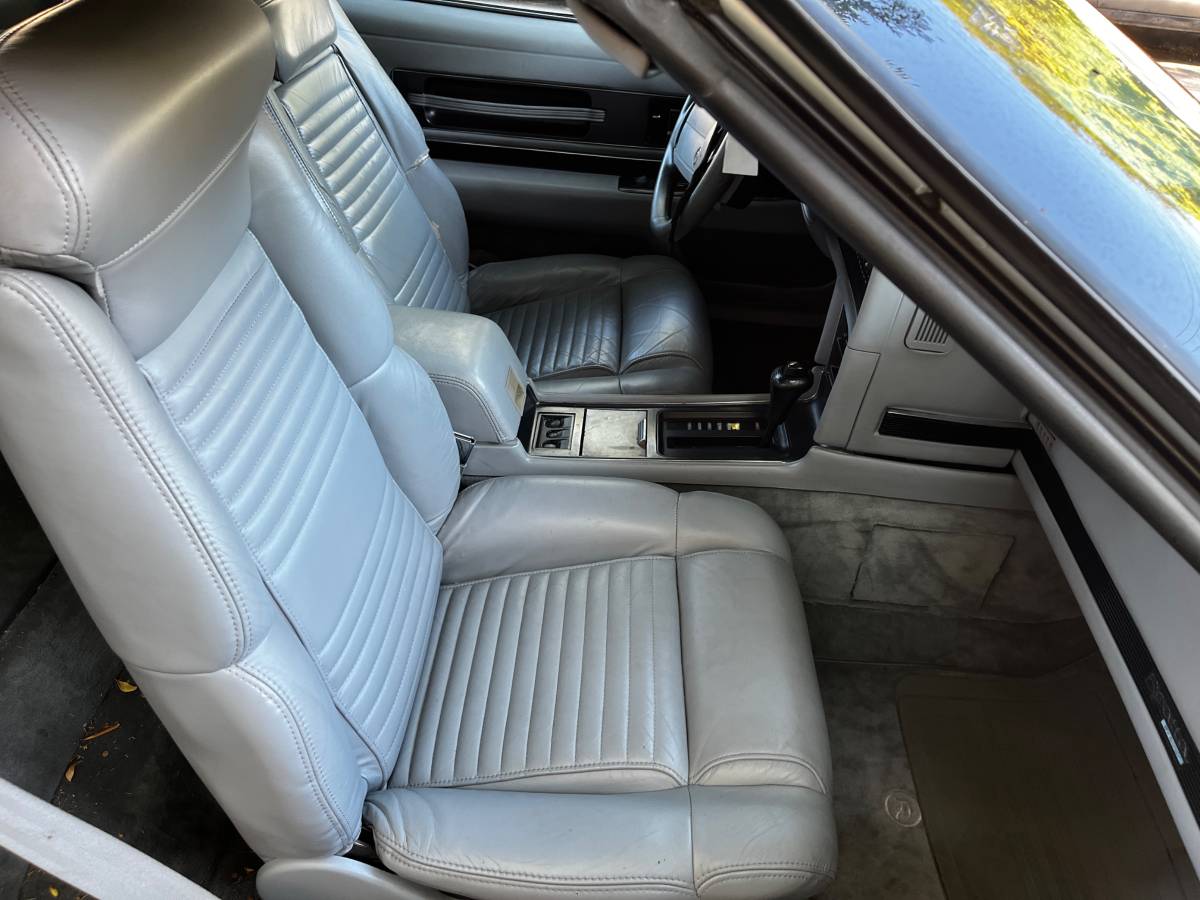 Buick-reatta-1990-silver-2