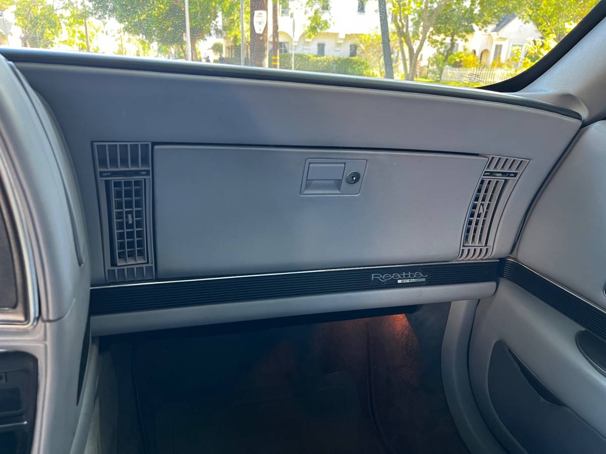 Buick-reatta-1990-silver-4