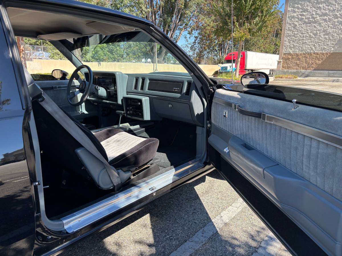Buick-regal-1986-black-10