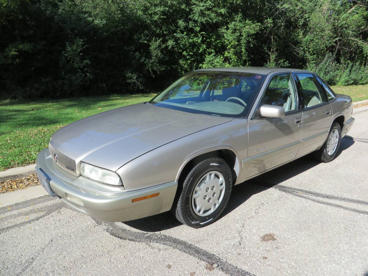 Buick-regal-custom-sedan-1996-10