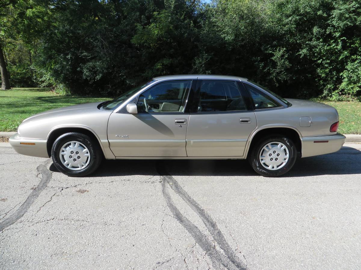 Buick-regal-custom-sedan-1996-11