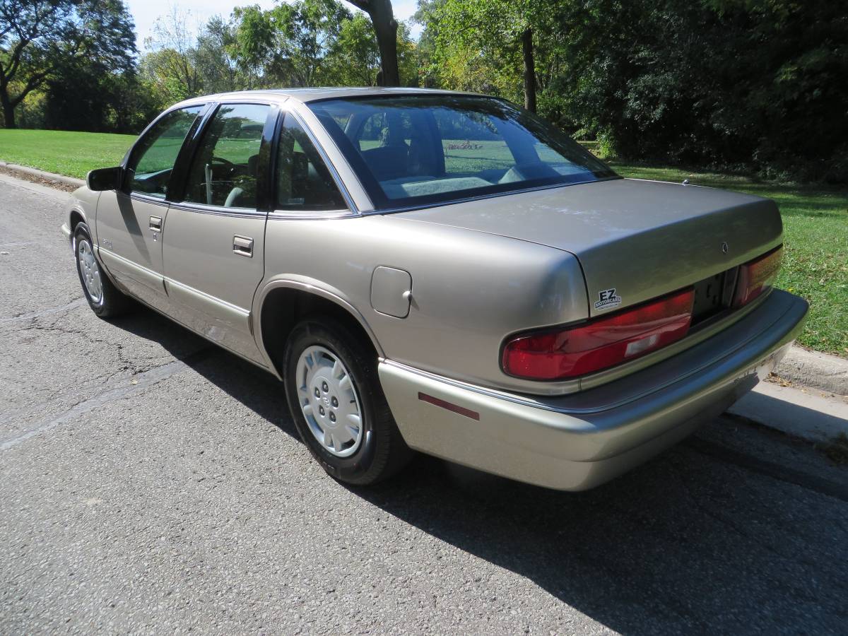 Buick-regal-custom-sedan-1996-12