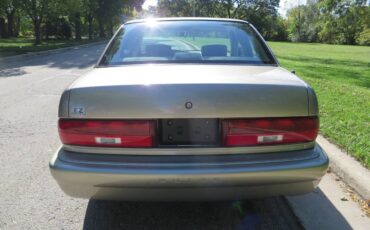 Buick-regal-custom-sedan-1996-13