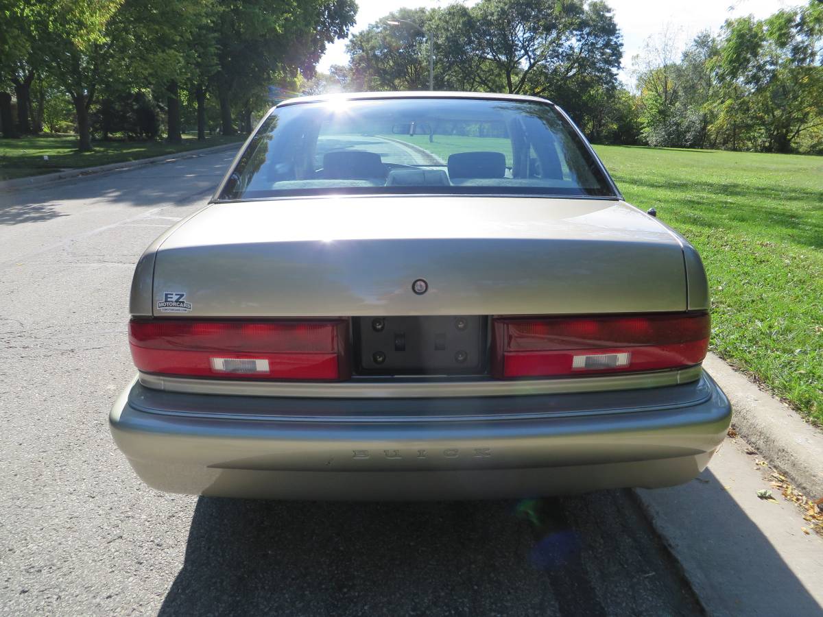 Buick-regal-custom-sedan-1996-13