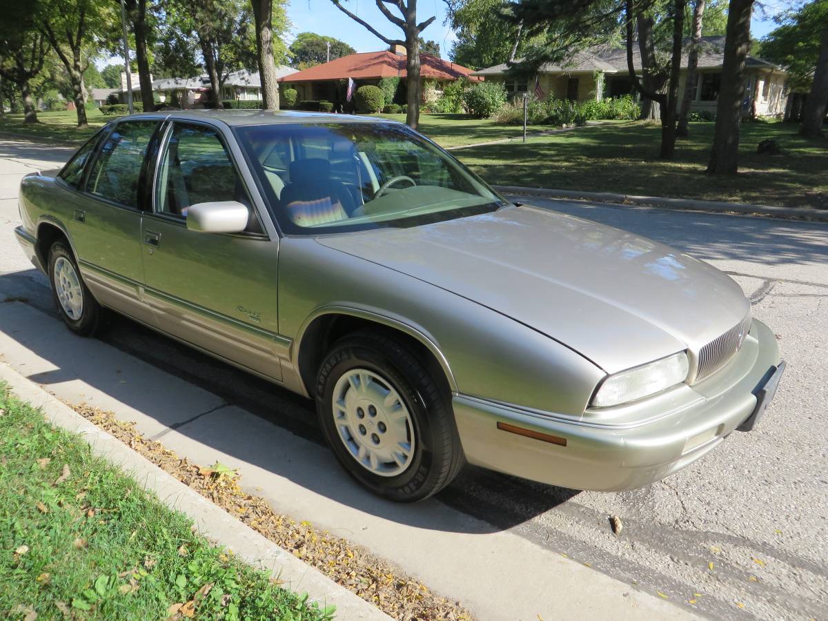 Buick-regal-custom-sedan-1996-16