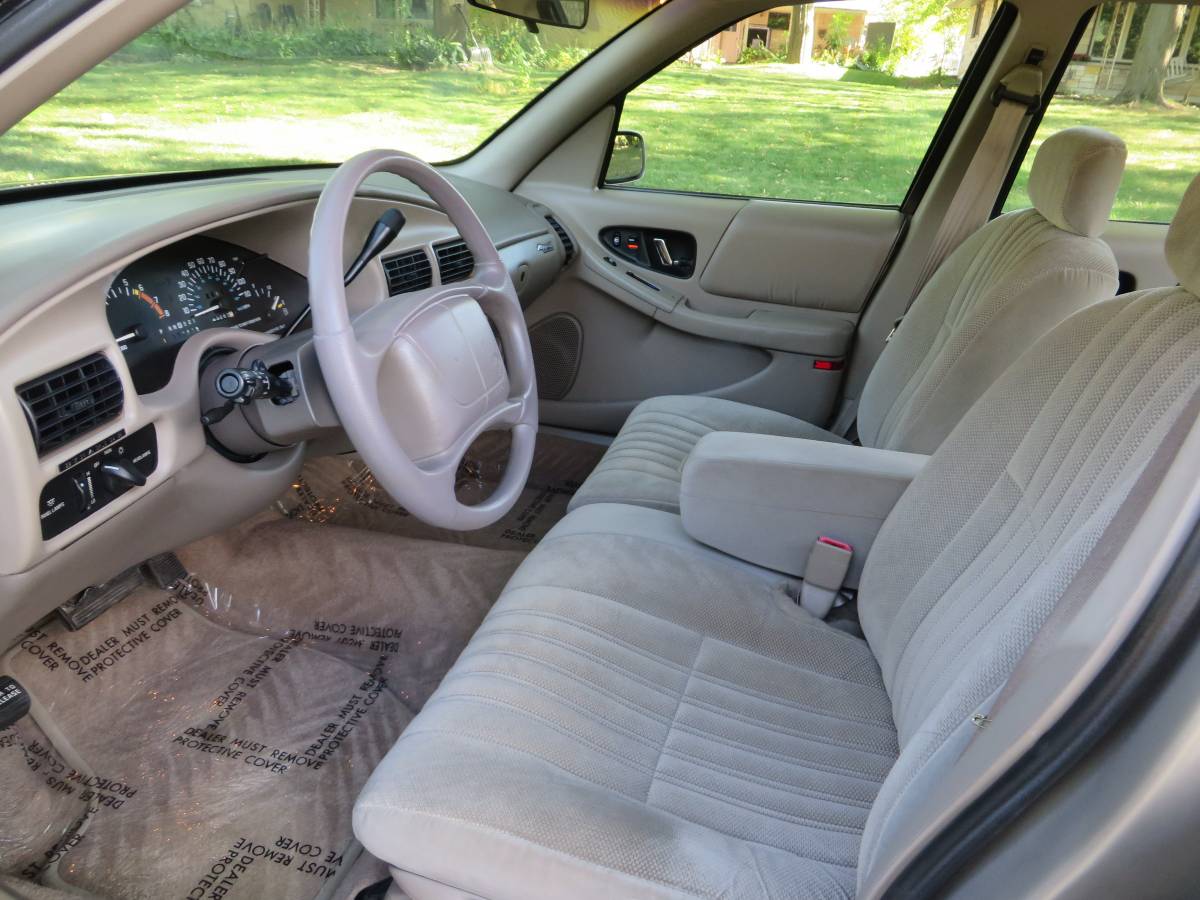 Buick-regal-custom-sedan-1996-18