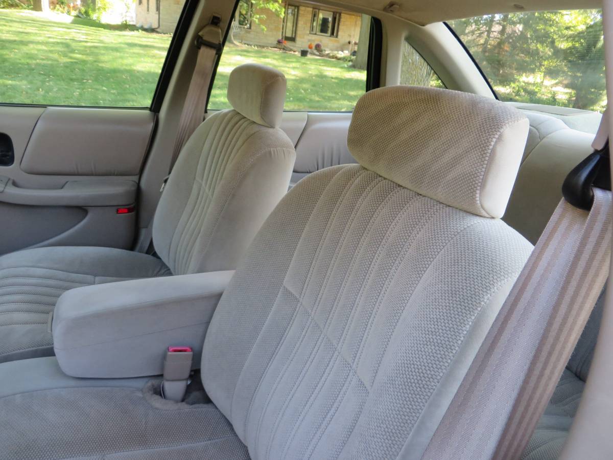 Buick-regal-custom-sedan-1996-19