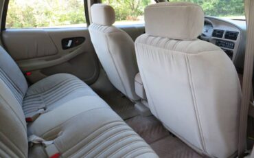 Buick-regal-custom-sedan-1996-2