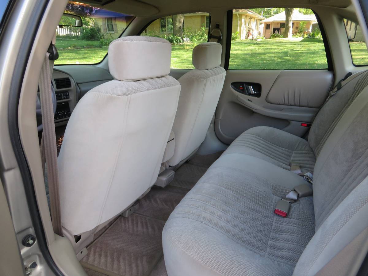 Buick-regal-custom-sedan-1996-20