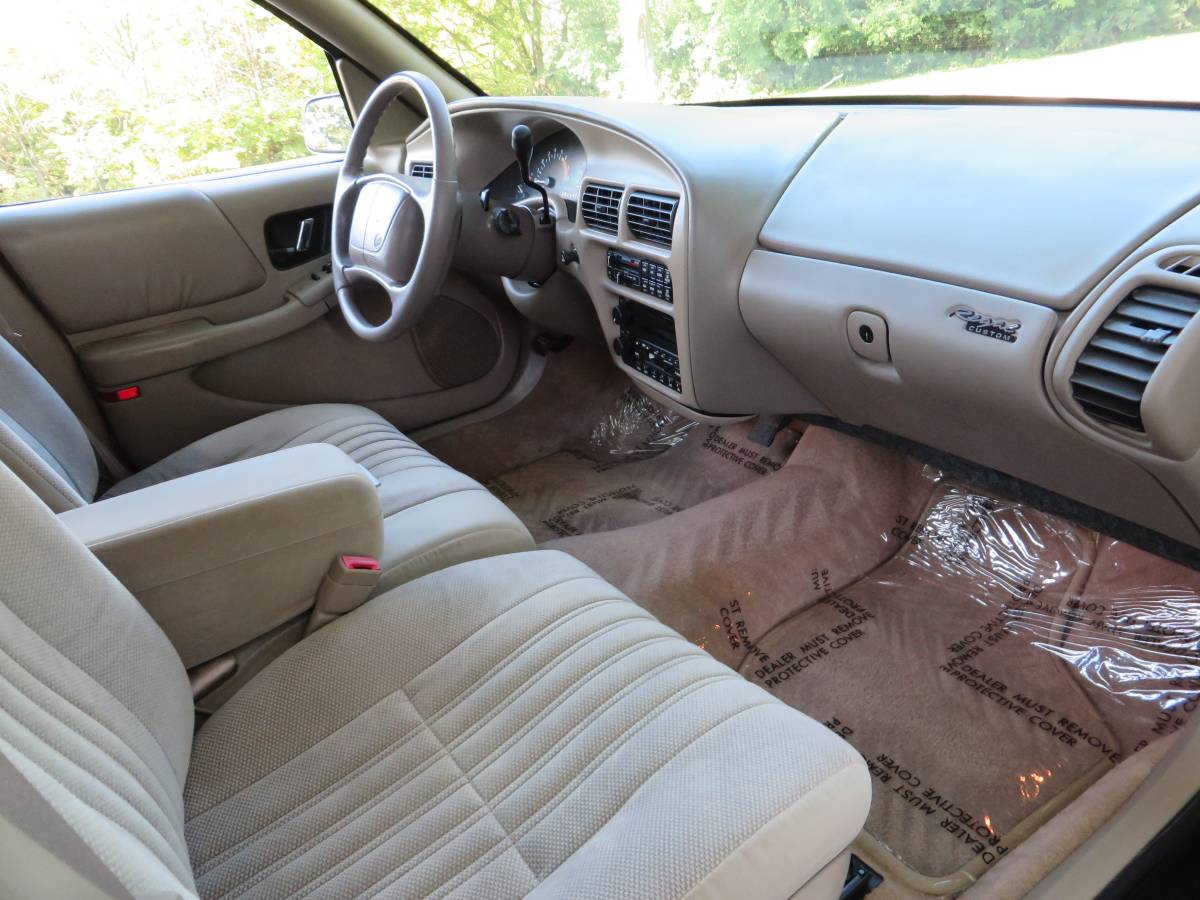 Buick-regal-custom-sedan-1996-3